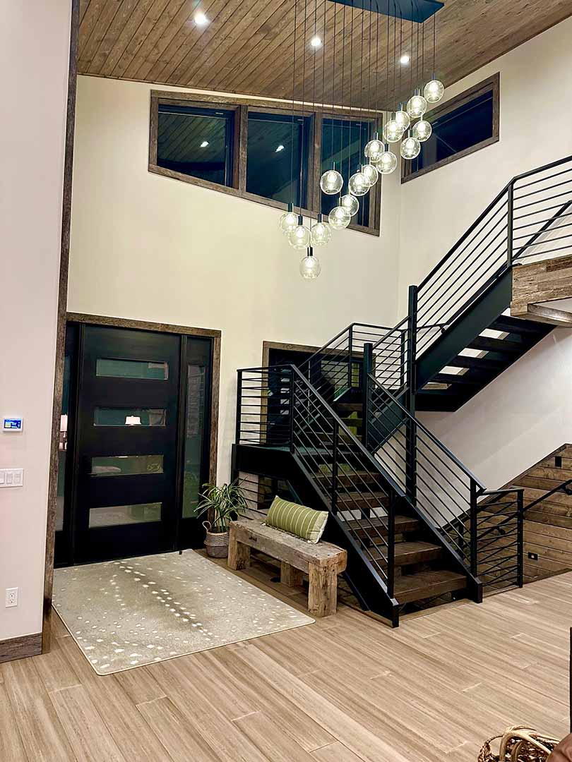 Stairwell custom staggered pendant light chandelier
